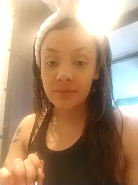 Show modela CynthiaMooree na web-kameri