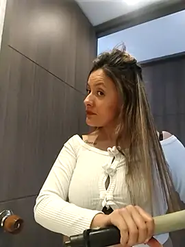 Czat XXX na żywo – CynthiaMooree
