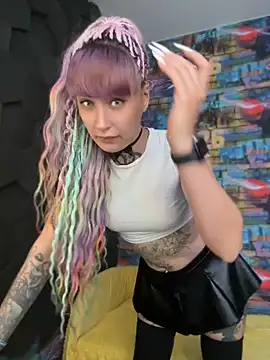 MoonAndDagger Show in webcam