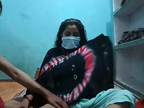 Show modela Cute_kirti777 na web-kameri