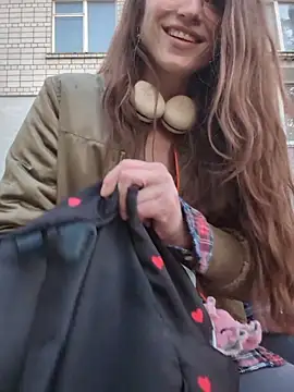 Show modela Marseline32 na web-kameri