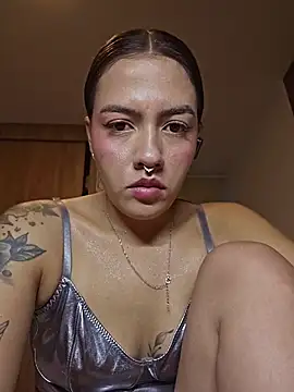 mile_latina Adlı Modelin Canlı XXX Sohbeti