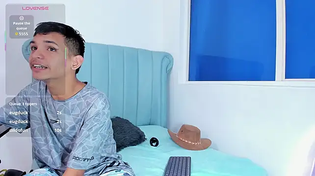 littlecum18 webcam show