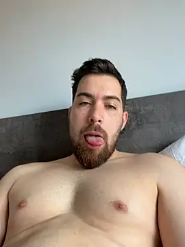 ragazzoitali's Webcam Show