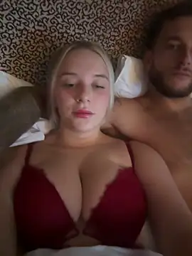 Show de webcam de PiercedNipsandBigCock