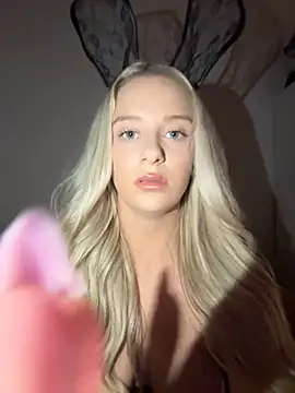LovesWhiteMonster's Webcam Show