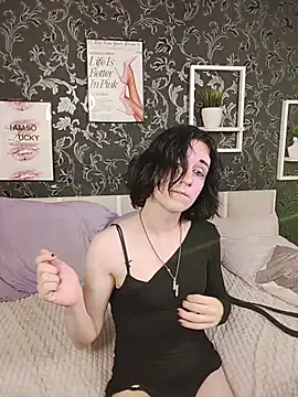 MickeQuinee webcam show