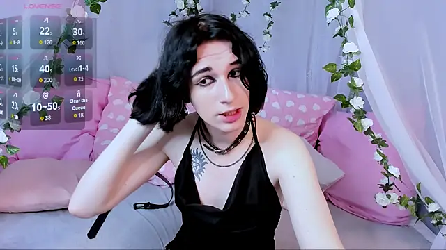 MickeQuinee: вебкам-шоу