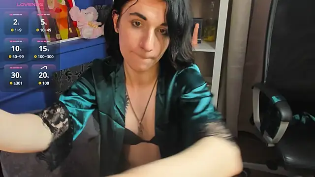 MickeQuinee: вебкам-шоу