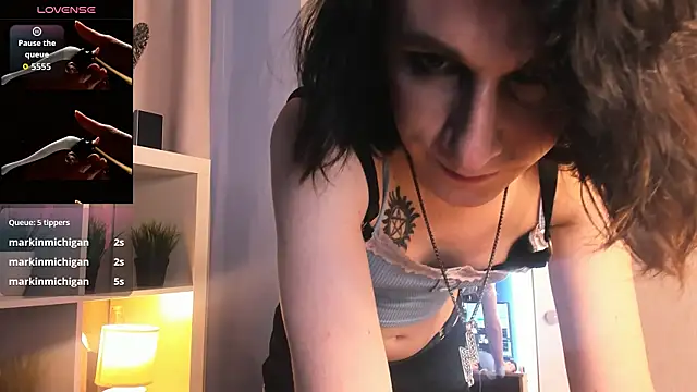 הופעת וובקאם של MickeQuinee