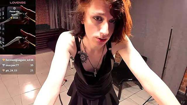 عرض كام MickeQuinee