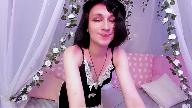 MickeQuinee: вебкам-шоу