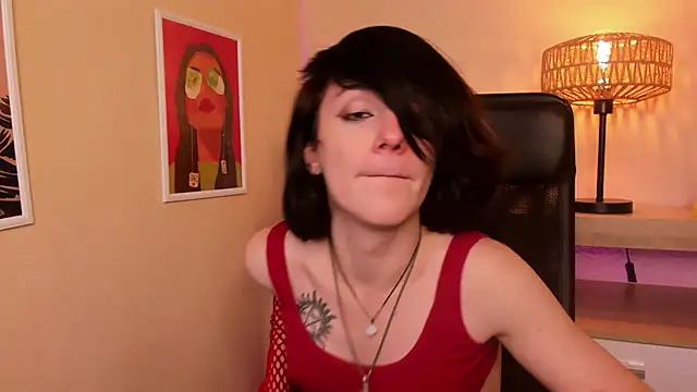 הופעת וובקאם של MickeQuinee