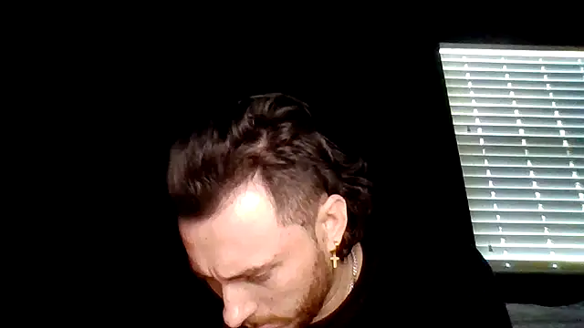 הופעת וובקאם של Mikecloudyhawk