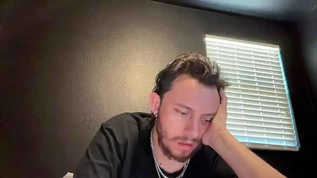 Mikecloudyhawk webkamerás műsora