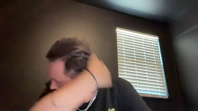 הופעת וובקאם של Mikecloudyhawk