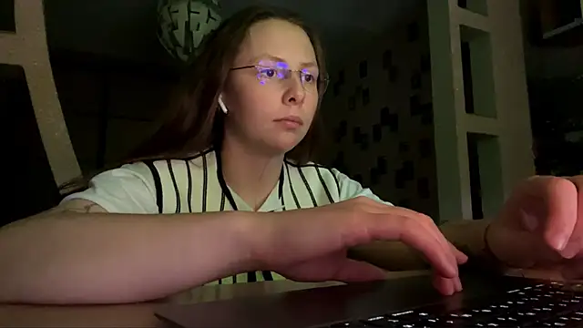 AlisonOhlmacher's Webcam Show