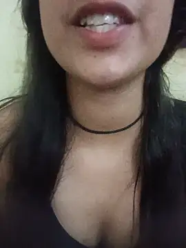 jesica_khan1 Adlı Modelin Canlı XXX Sohbeti