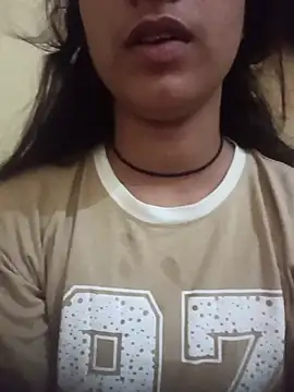 jesica_khan1 Adlı Modelin Canlı XXX Sohbeti