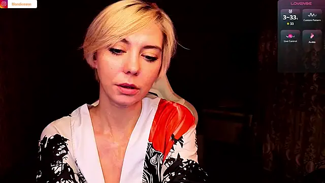 Blondice Chat XXX in diretta