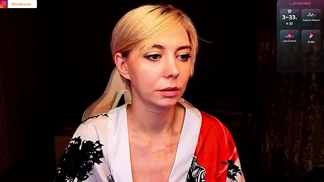 Blondice live XXX chat