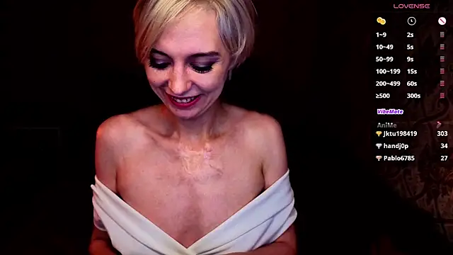 Blondice's Live XXX Chat