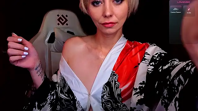 Blondice Chat XXX in diretta