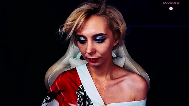 Blondice's Live XXX Chat
