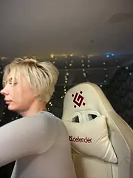 Blondice's Live XXX Chat