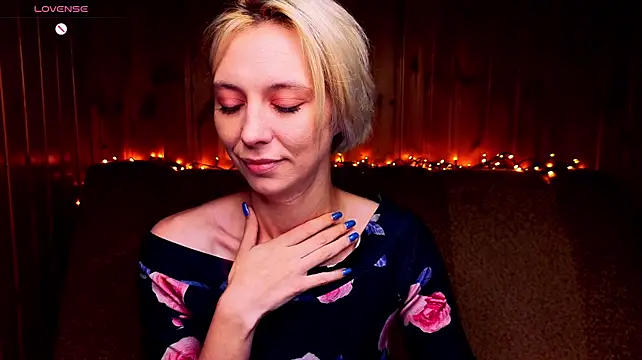 Blondice's Live XXX Chat