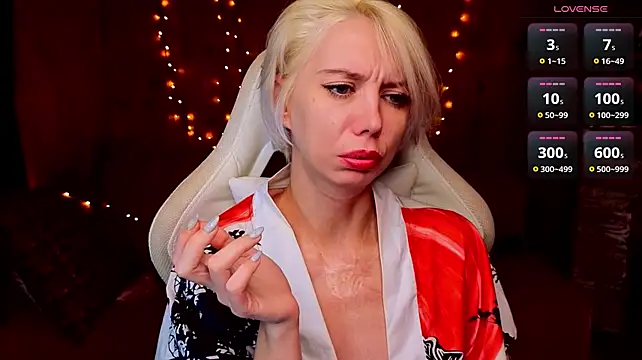 Blondice élő XXX-chatje