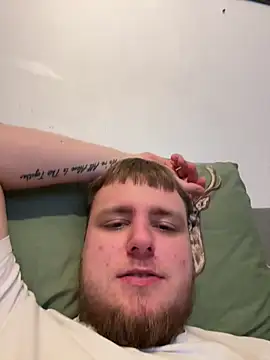 BigDickLiam12: διαδικτυακό σόου στην κάμερα