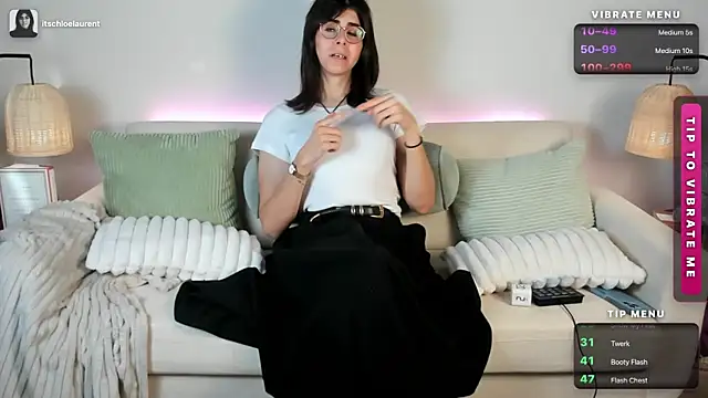 itschloelaurent's Webcam Show