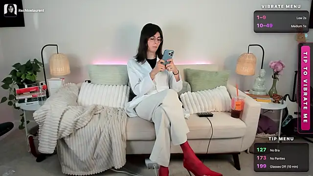 itschloelaurent's Webcam Show