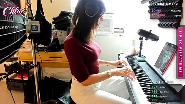 itschloelaurent's Webcam Show