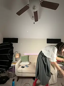 itschloelaurent Show in webcam