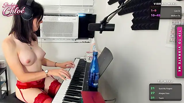 itschloelaurent's Webcam Show