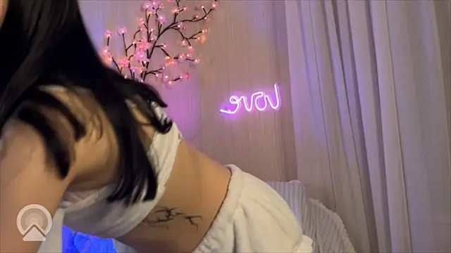 צ'אט XXX בשידור חי של Stunning_Girll