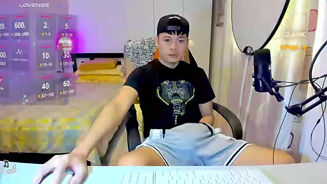 clarkdangerous Adlı Modelin Web Kamerası Şovu