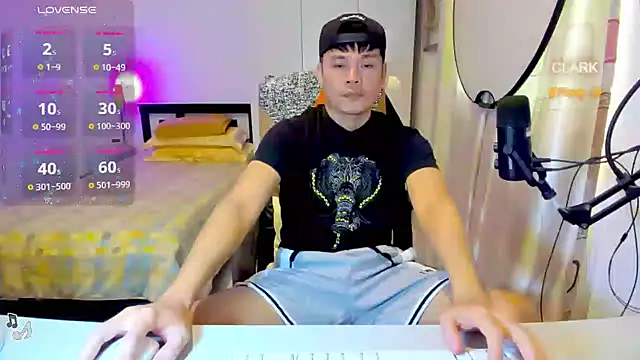 clarkdangerous élő XXX-chatje