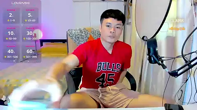 clarkdangerous Adlı Modelin Web Kamerası Şovu