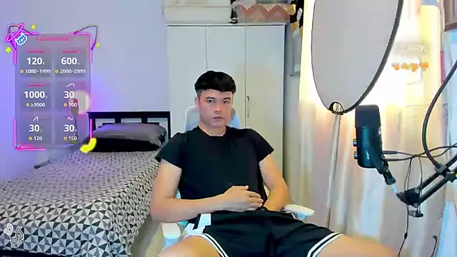 clarkdangerous Adlı Modelin Web Kamerası Şovu