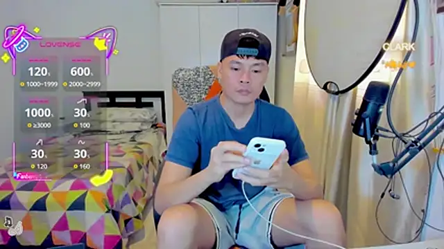 הופעת וובקאם של clarkdangerous