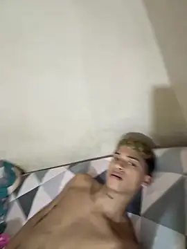THE_KING_KEY1: διαδικτυακό σόου στην κάμερα