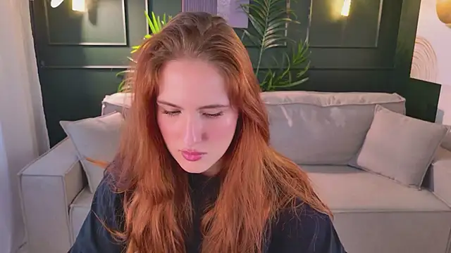 ChloeAster Adlı Modelin Canlı XXX Sohbeti
