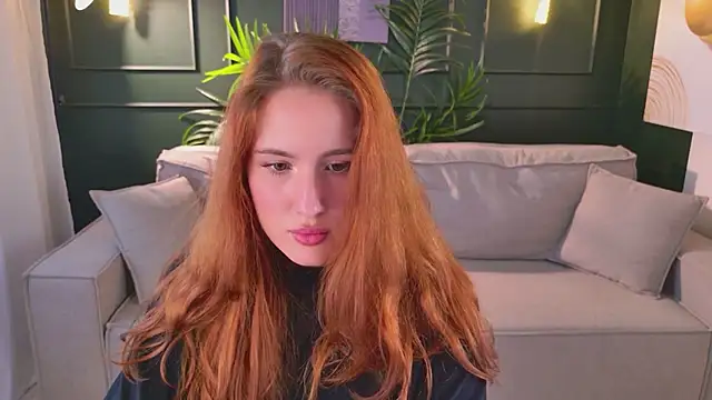 ChloeAster Show in webcam