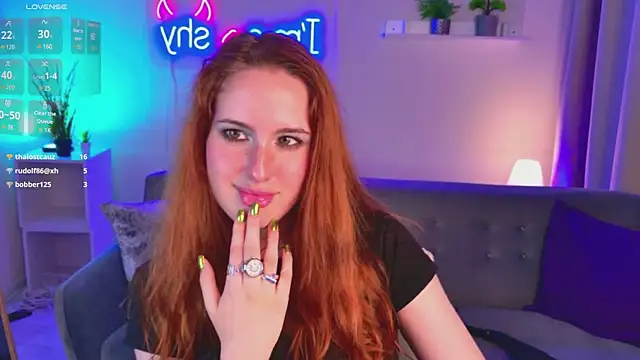 Show modela ChloeAster na web-kameri