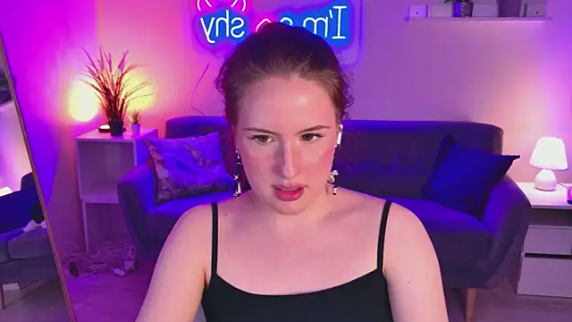 ChloeAster XXX чат на живо