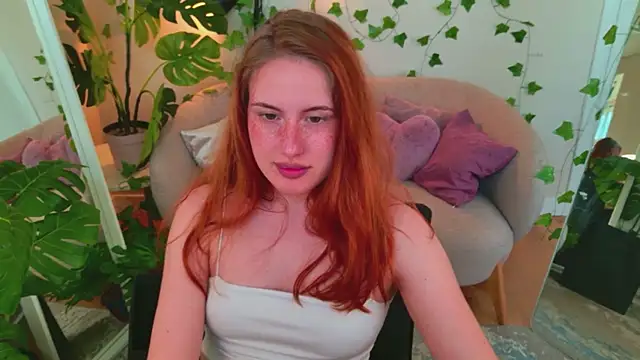 ChloeAster Chat XXX in diretta