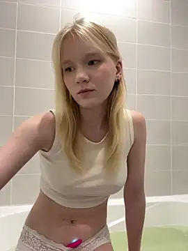 KoriMelon's Live XXX Chat